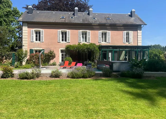 Le Domaine Des Heberges, 15-Person Gite With Pool